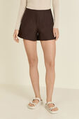 Utilitech™ Relaxed-Fit High Rise Short 3.5 תמונת דוגמן קידמית של Utilitech™ Relaxed-Fit High Rise Short 3.5