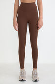תמונת דוגמן קידמית של Align™ High-Rise Pant 25" *Pockets