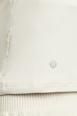 תמונת תקריב דוגמן של It`s Rulu Run Cropped Half Zip
