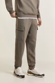 Smooth Spacer Classic-Fit Cargo Pant תמונת דוגמן קידמית של Smooth Spacer Classic-Fit Cargo Pant