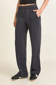 Softstreme Pintuck Mid-Rise Pants *REG תמונת דוגמן קידמית של Softstreme Pintuck Mid-Rise Pants *REG