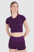 Swiftly Tech Cropped Short-Sleeve Shirt 2.0 תמונת דוגמן קידמית של Swiftly Tech Cropped Short-Sleeve Shirt 2.0