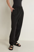תמונת דוגמן קידמית של Scuba Mid-Rise Oversized Jogger Regular