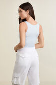 תמונת דוגמן אחורית של Nulu Square-Neck Sleeveless Bodysuit