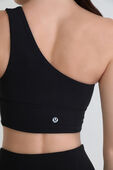 תמונת תקריב דוגמן של Align™ Asymmetrical Bra, C/D Cup