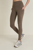 תמונת דוגמן קידמית של Wunder Train HR Tight 25