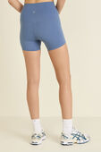 תמונת דוגמן אחורית של Align™ High-Rise Short 4