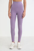 תמונת דוגמן קידמית של Align™ High-Rise Pant 25" *Pockets