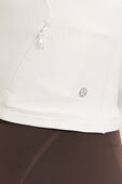תמונת תקריב דוגמן של It`s Rulu Ribbed Cropped Half Zip