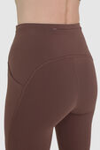 תמונת תקריב דוגמן של Swift Speed High-Rise Tight 28