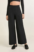 תמונת דוגמן קידמית של Swift Mid-Rise Wide-Leg Pant
