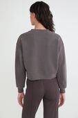 תמונת דוגמן אחורית של Perfectly Oversized Cropped Crew