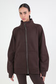 Scuba Oversized Funnel-Neck Full Zip תמונת דוגמן קידמית של Scuba Oversized Funnel-Neck Full Zip