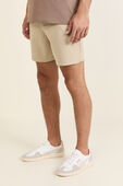 ABC Classic-Fit Short 7 תמונת דוגמן קידמית של ABC Classic-Fit Short 7