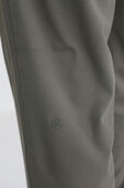 תמונת תקריב דוגמן של ABC Jogger Tall