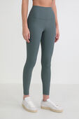 תמונת דוגמן קידמית של Align™ Ribbed High-Rise 25