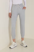 Soft Jersey Classic-Fit Mid-Rise Jogger תמונת דוגמן קידמית של Soft Jersey Classic-Fit Mid-Rise Jogger