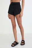 תמונת דוגמן קידמית של Inner Glow High-Rise Short 3