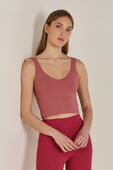Align™ Tank Top תמונת דוגמן קידמית של Align™ Tank Top