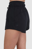תמונת תקריב דוגמן של Inner Glow High-Rise Short 3