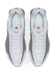תמונת פנים של נעלי סניקרס Shox R4