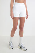 תמונת דוגמן קידמית של Luxtreme Tennis Short High-Rise Crop 3.5