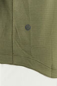 תמונת תקריב דוגמן של License to Train Short Sleeve