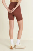 תמונת דוגמן אחורית של Seriously Silky Hight-Rise Short 4