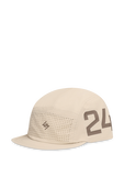 תמונה קידמית של כובע מצחייה