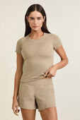 תמונת דוגמן קידמית של Swiftly Tech Short Sleeve Shirt 2.0 Race