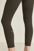 תמונת תקריב דוגמן של Wunder Train Ribbed HR Crop 23
