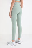 תמונת דוגמן אחורית של Align™ High-Rise Pant 25" *Pockets