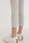 תמונת תקריב דוגמן של Dance Studio Mid-Rise Crop Jogger