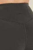 תמונת תקריב דוגמן של Wunder Under SmoothCover High-Rise Tight 28''