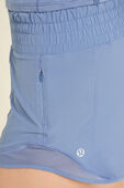 תמונת תקריב דוגמן של Hotty Hot High-Rise Short Lined Short 2.5