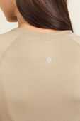 תמונת תקריב דוגמן של Swiftly Tech Short Sleeve Shirt 2.0 Race