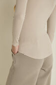תמונת תקריב דוגמן של Hold Tight Long-Sleeve Shirt