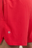 תמונת תקריב דוגמן של Run Crew Ripstop Lined Short 6''