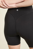 תמונת תקריב דוגמן של Seriously Silky Hight-Rise Short 4