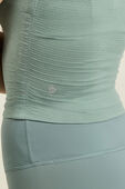 תמונת תקריב דוגמן של License to Train Tight-Fit Tank Top