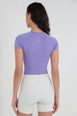 תמונת דוגמן אחורית של Swiftly Tech Cropped Short-Sleeve Shirt 2.0
