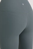 תמונת תקריב דוגמן של Align™ Ribbed High-Rise 25