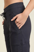 תמונת תקריב דוגמן של Dance Studio Mid-Rise Pant *Regular