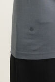 תמונת תקריב דוגמן של Metal Vent Tech Short Sleeve