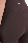תמונת תקריב דוגמן של Groove Super-High-Rise Flared Pant