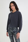 תמונת דוגמן קידמית של Perfectly Oversized Cropped Crew