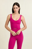 Align™ Tank Top תמונת דוגמן קידמית של Align™ Tank Top