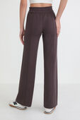 תמונת דוגמן אחורית של Ribbed Softstreme High-Rise Pant 32