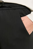 תמונת תקריב דוגמן של Soft Jersey Straight-Leg Mid-Rise Pant *Short