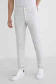 תמונת דוגמן קידמית של ABC Slim-Fit Pant 34